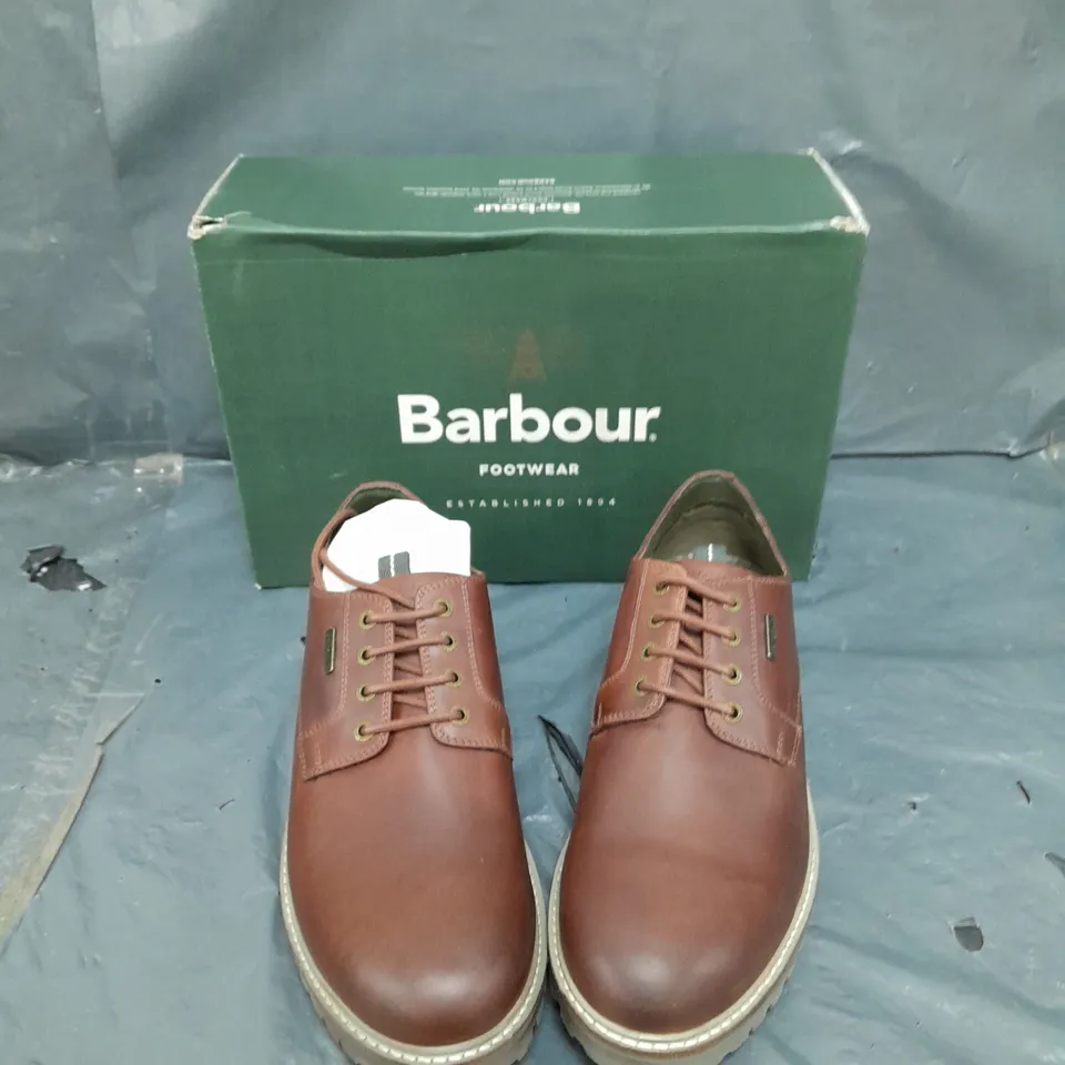 BOXED PAIR OF BARBOUR SANDSTONE MAHOGANY UK 11 