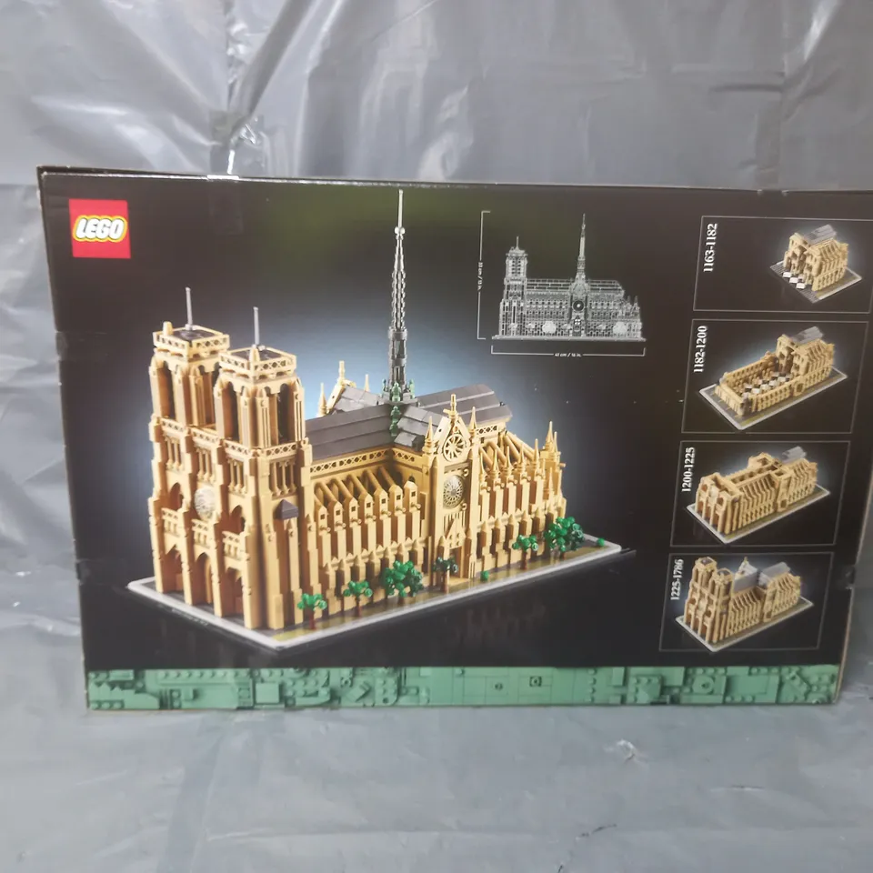 NOTRE-DAME DE PARIS SET 21061