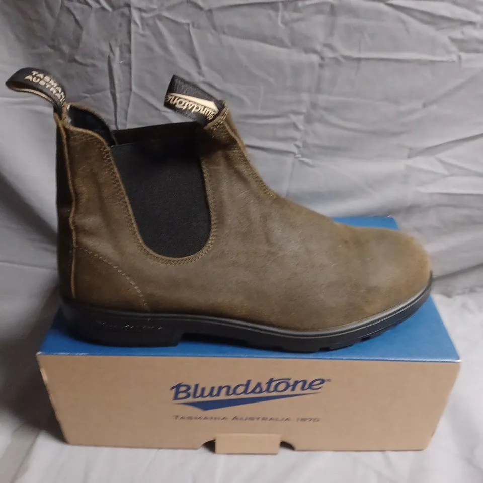 BOXED PAIRO OF BLUNDSTONE CHELSEA BOOTS – BROWN SUEDE -UK SIZE 12