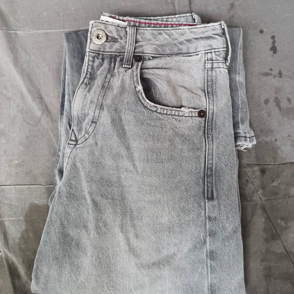 BDG JEANS IN GREY SIZE 24/32