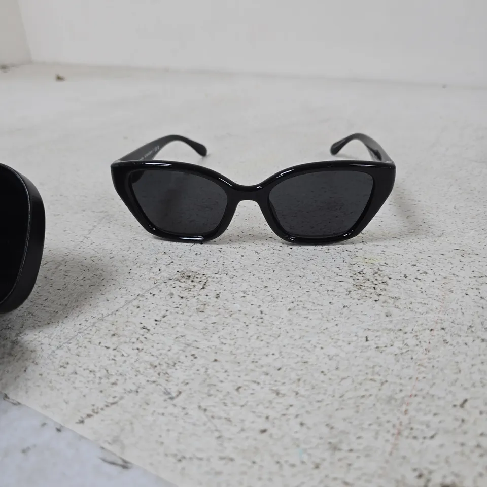 COACH BLACK SUNGLASSES WITH HARD CASE