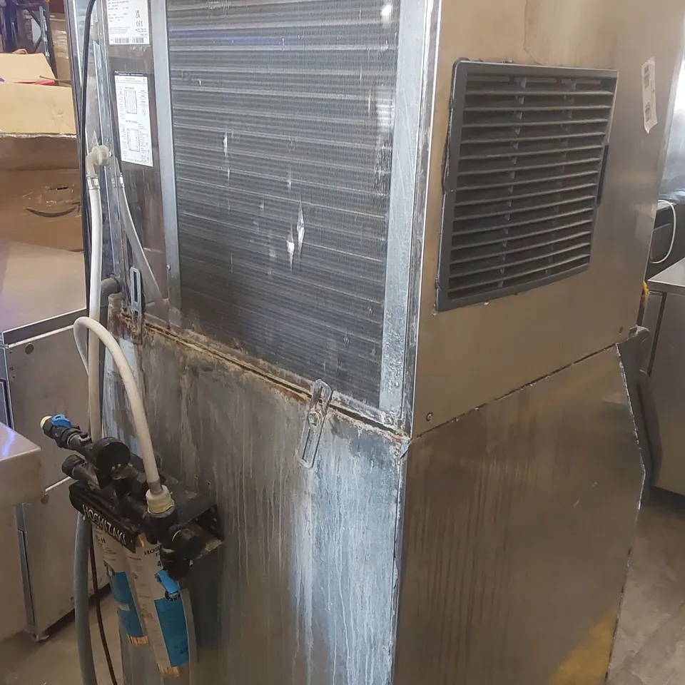 FOSTER F302 AFX LARGE ICE MACHINE ON BIN