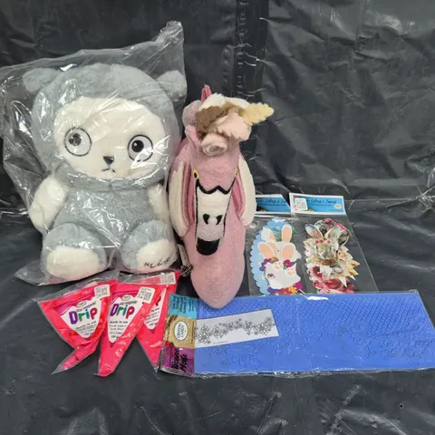 LARGE BOX OF ASSORTED ITEMS TO INCLUDE TEDDIES, CAKE TOPPERS AND CAKE ICING