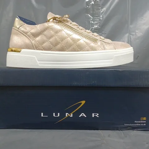 BOXED PAIR OF LUNAR SIDE-ZIP QUILTED STYLE SHOES IN BEIGE SIZE UK 4