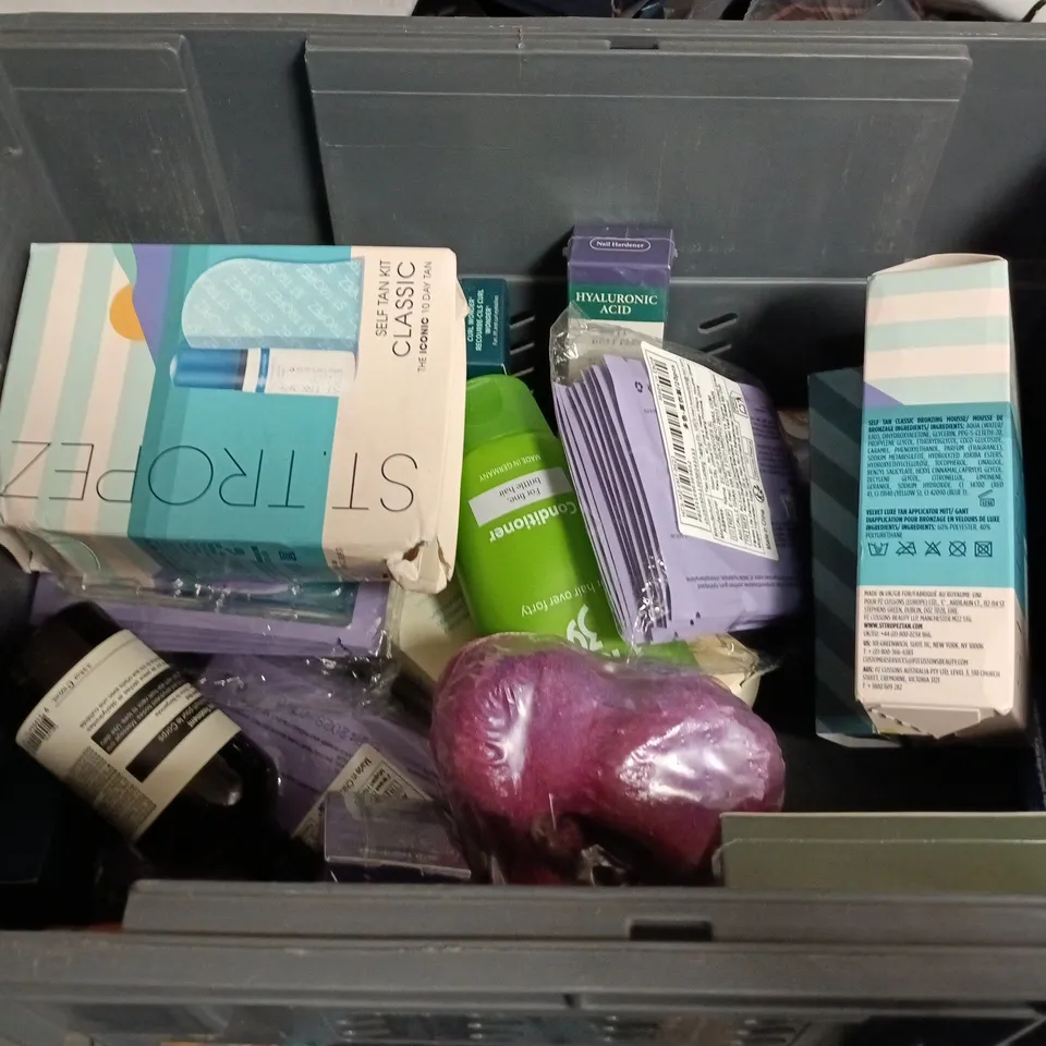 APPROXIMATEY 20 ASSORTED HEALTH AND BEAUTY PRODUCTS TO INCLUDE - PLANTUR 39 CAFFEINE SHAMPOO - COLLAGEN EYE MASKS AND VASELINE COCOA RADIANT LOTION