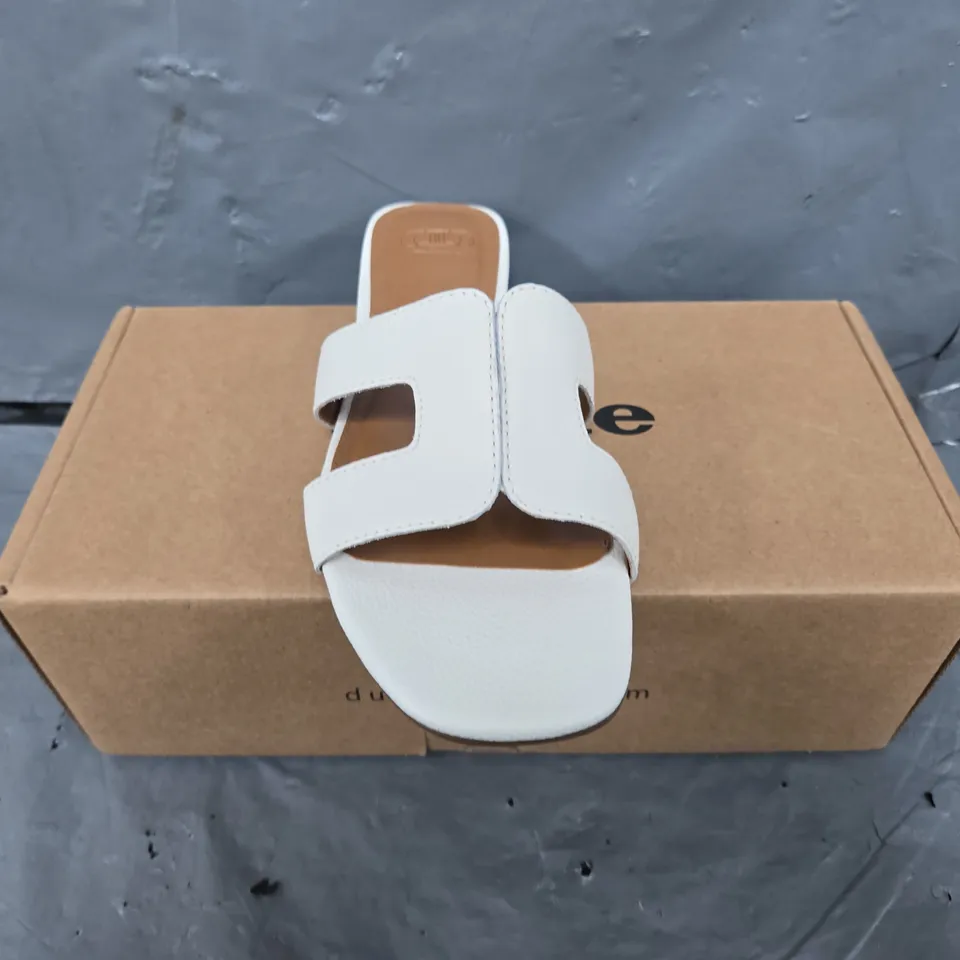 BOXED PAIR OF DUNE LONDON SMART SLIDE IN WJITE LEATHER - SIZE 6