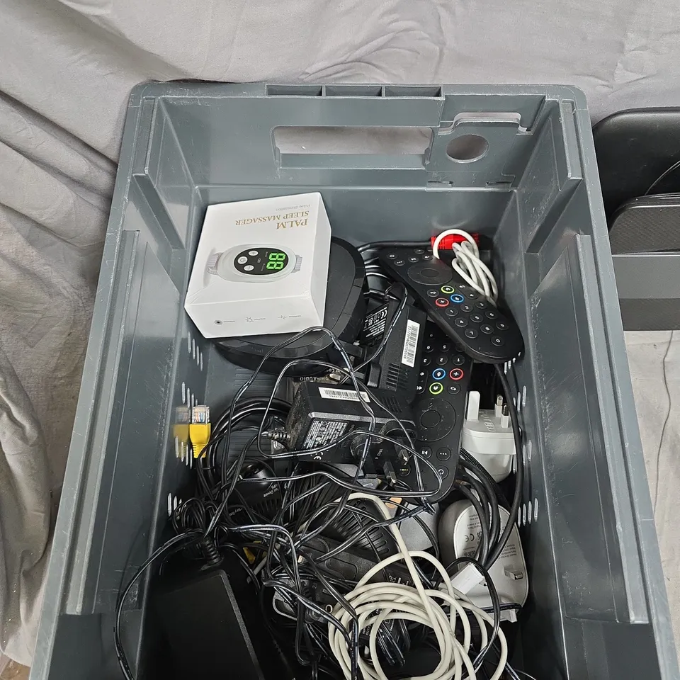 BOX OF APPROXIMATELY 15 HOUSEHOLD/BROADBAND ITEMS INCLUDING:2X BT ROUTERS AND EE ROUTER