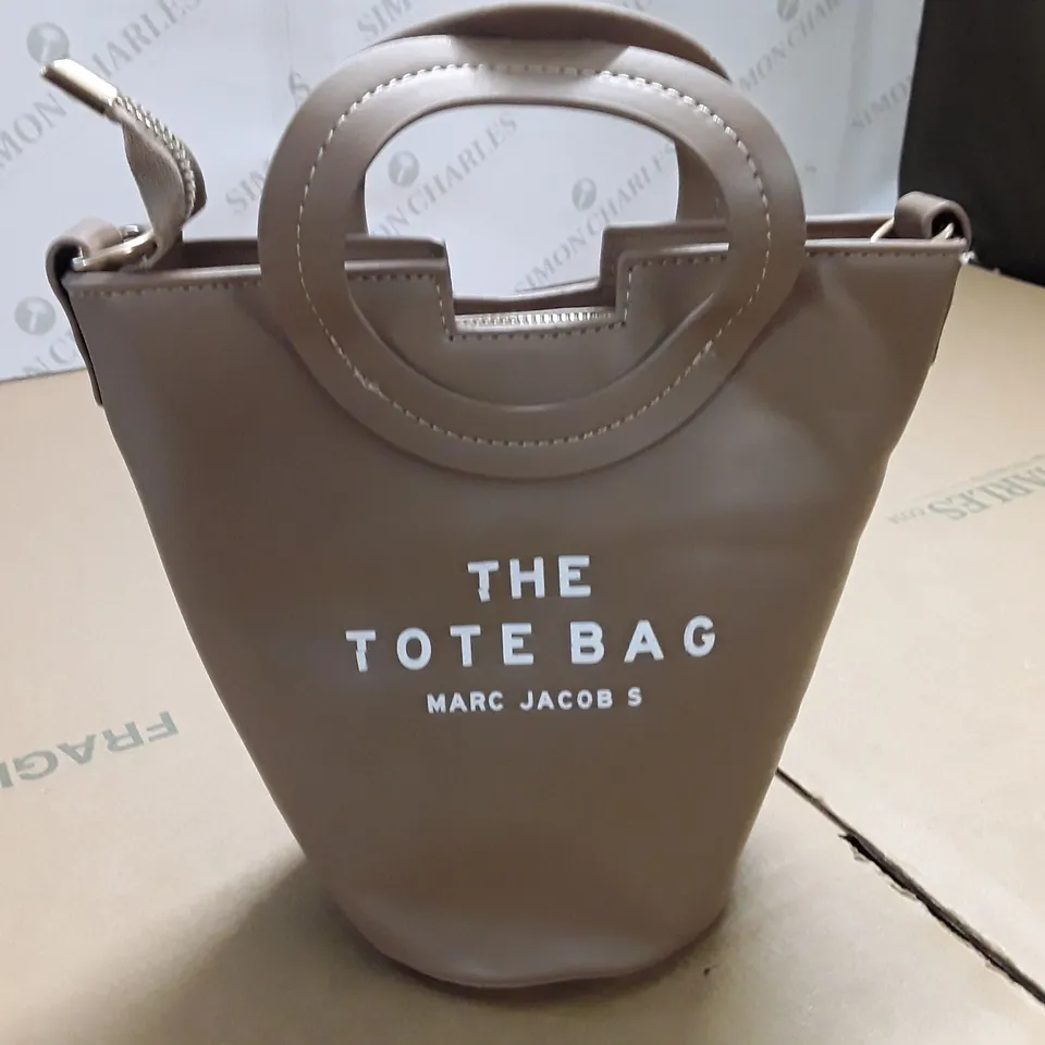 MARC JACOBS THE TOTE BAG