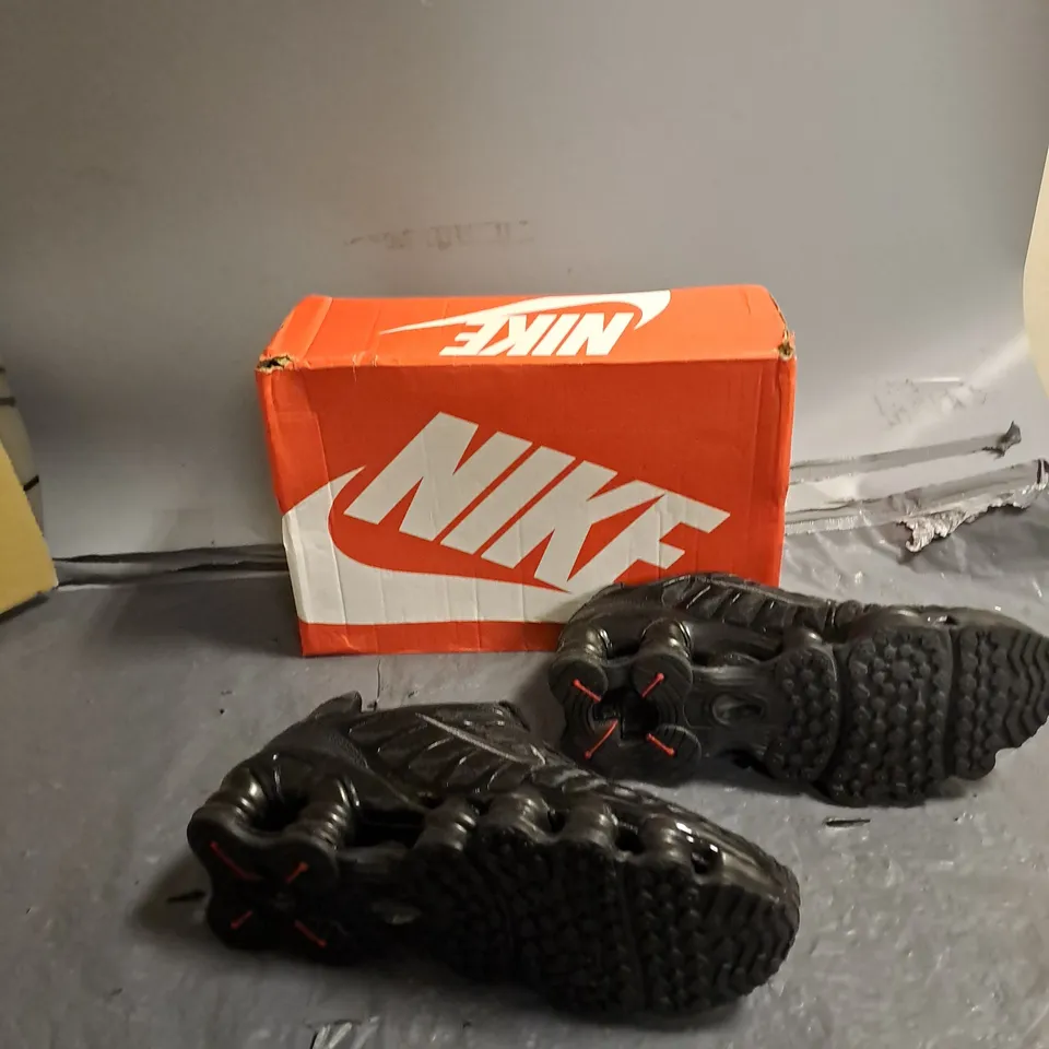 BOXED PAIR OF NIKE SHOX TL BLACK UK 7