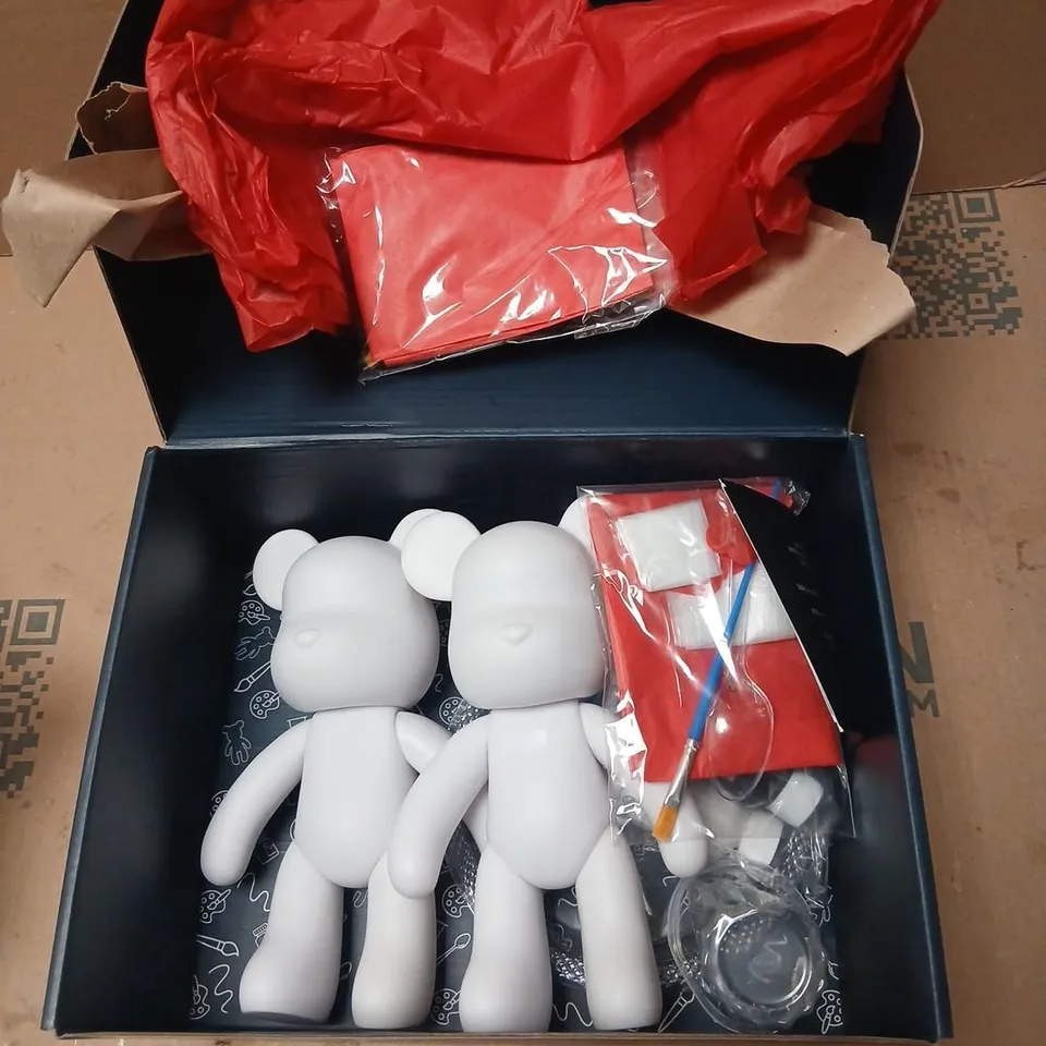 BEAR BUILD DIY FIGURE KIT – 2 UNPAINTED FIGURES WITH ACCESSORIES