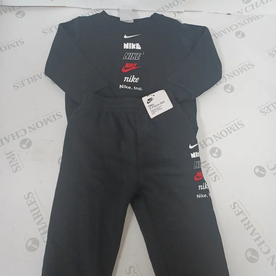 NIKE GRAPHIC 2 PIECE TRACKSUIT SIZE 18-24 MONTHS