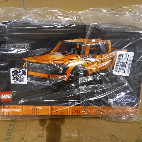 LEGO TECHNIC FORD F-150 RAPTOR BUILDING SET 42126