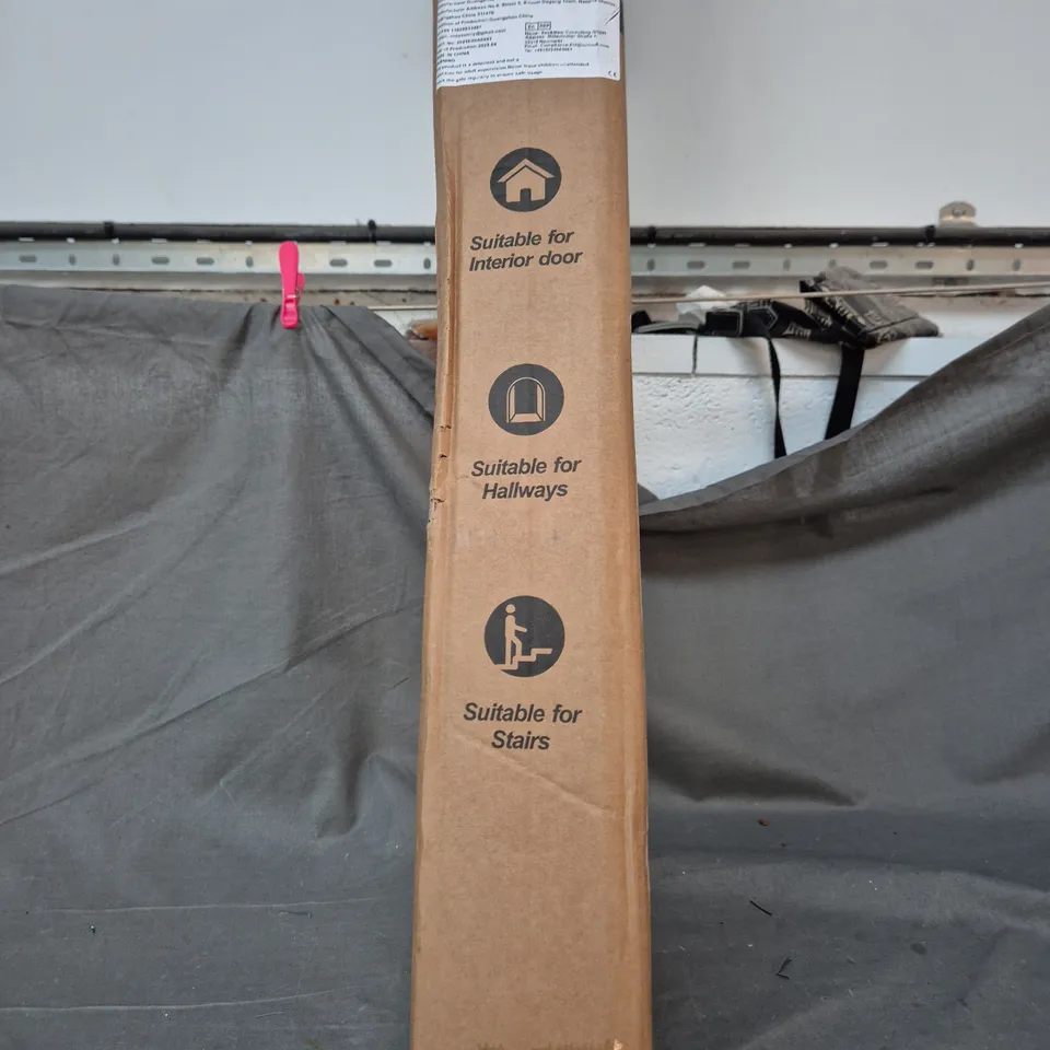 RETRACTABLE SAFETY GATE – INTERIOR USE, SUITABLE FOR DOORS, HALLWAYS AND STAIRS