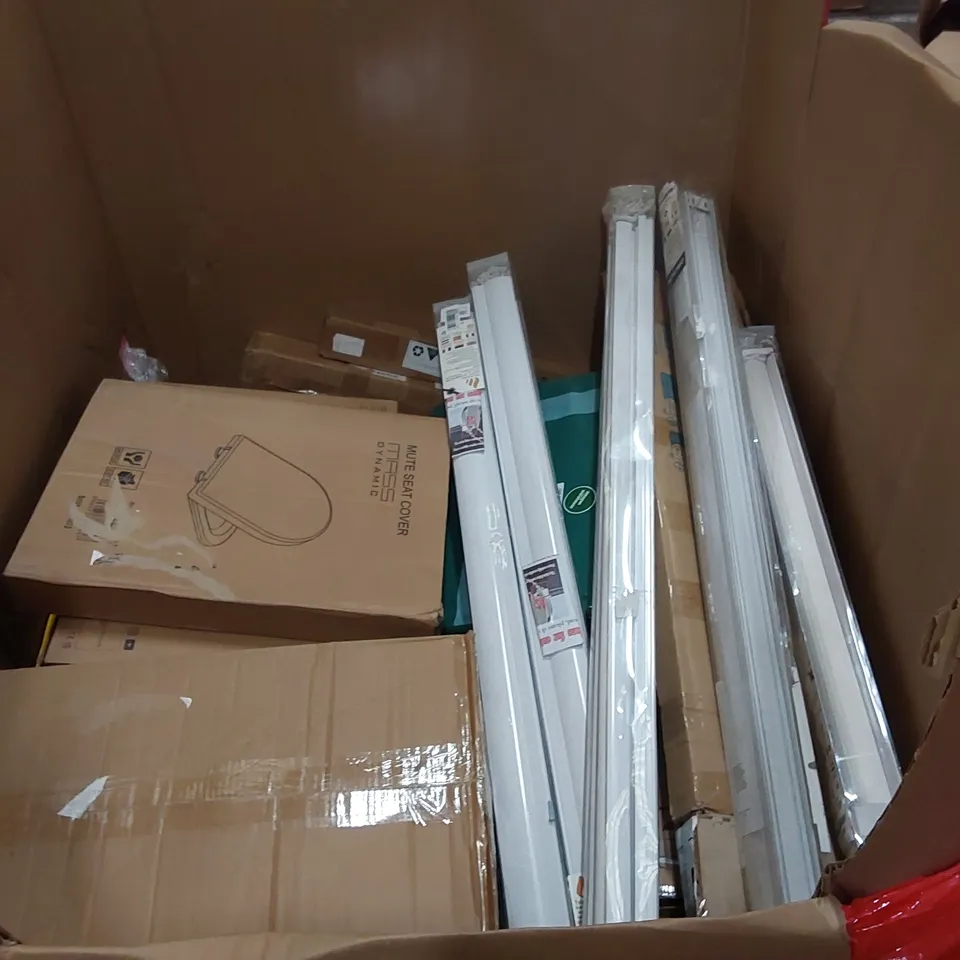 PALLET OF ASSORTED ITEMS INCLUDING: 5X GOVEE LIFE SMART HEATERS, DEHUMIDIFIER, VANCASSO DINING SET, NIGHTSTAND, STEAM CLEANER, GLAM HAUS 3 TIER CLOTHES AIRER ECT