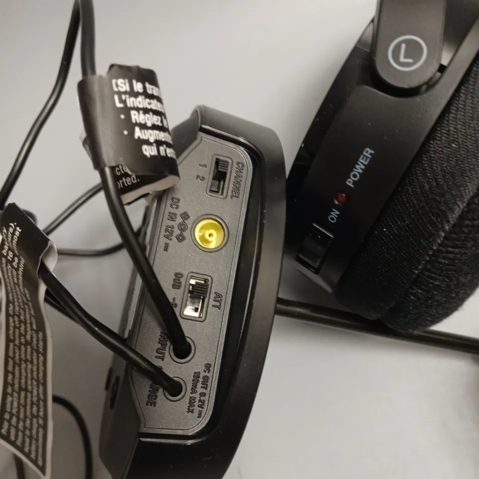 BOXED SONY WIRELESS STEREO HEADPHONE SYSTEM IN BLACK ADJUSTABLE HEADBAND