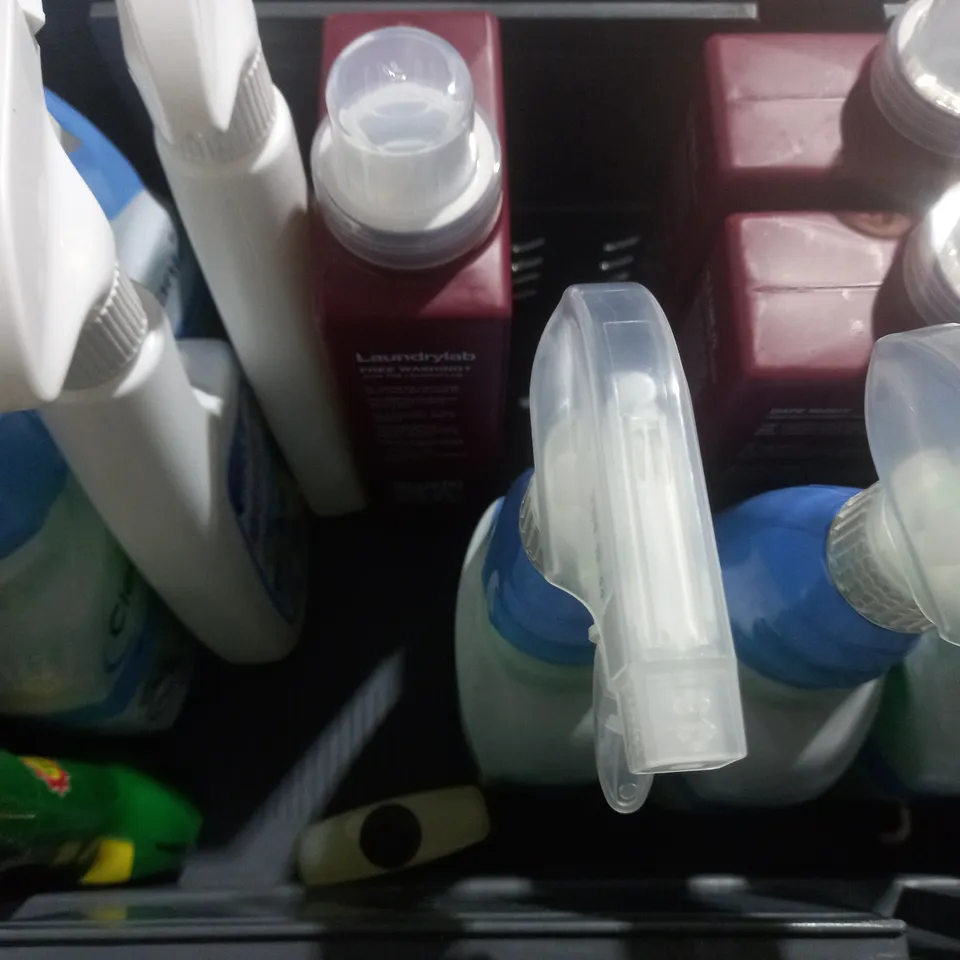 BOX OF 14 ASSORTED ITEMS TO INCLUDE - TALLOW + ASH - CLEANLINE GLASS & STEEL CLEANER - BABY BIO ECT