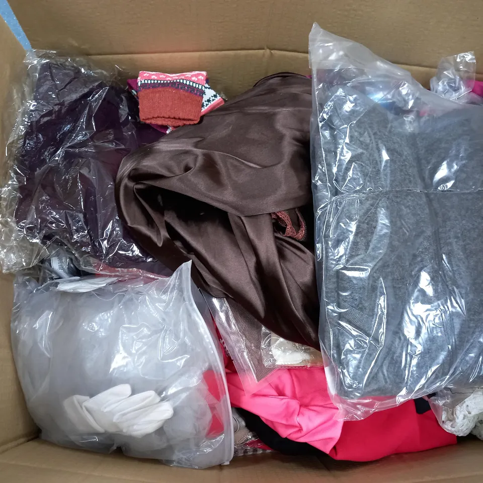 50 ASSORTED CLOTHING ITEMS TOO INCLUDE TOPS , TROUSERS AND DRESSES , ETC 