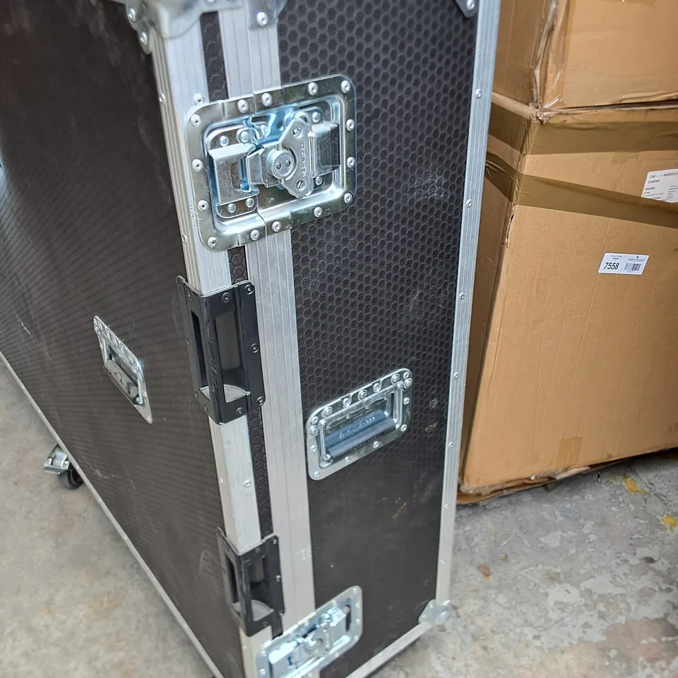 LARGE WHEELED FLIGHT CASE - DIMENSIONS APPROXIMATELY 180 X 117 X 36CM