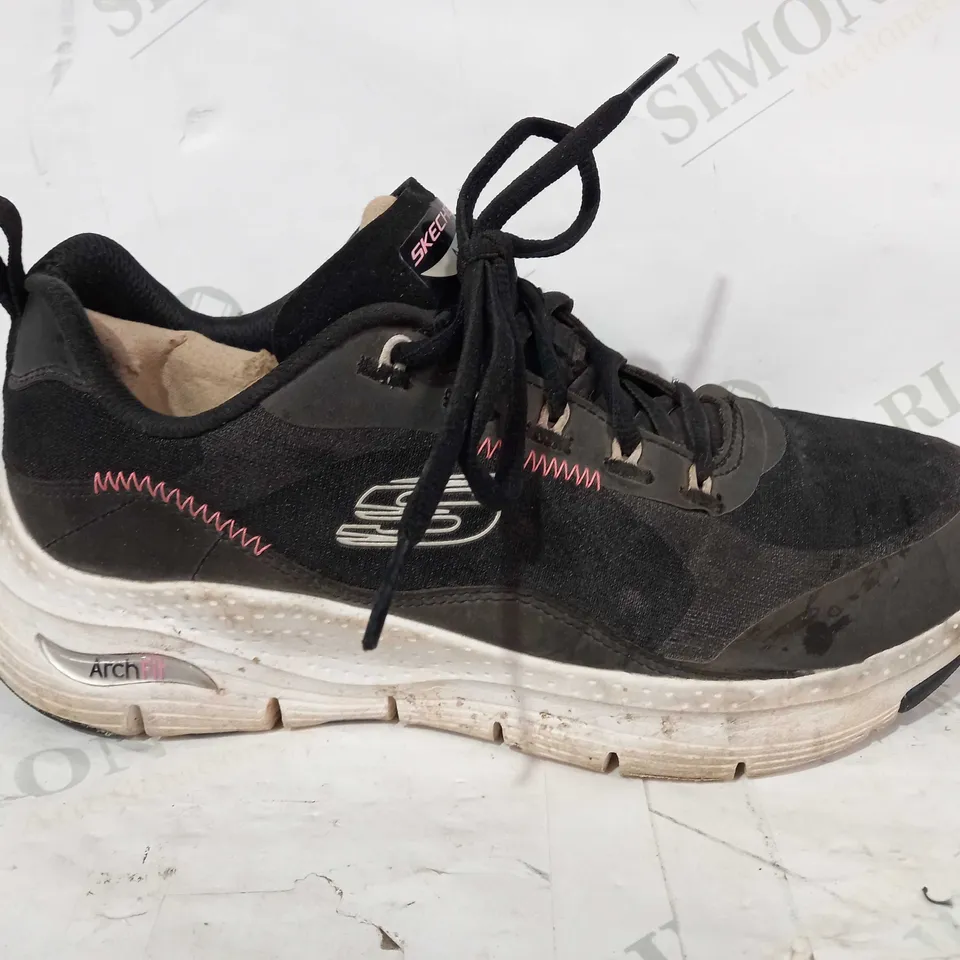 SKETCHERS ARCH FIT MONO LACE-UP TRAINER UK SIZE 4