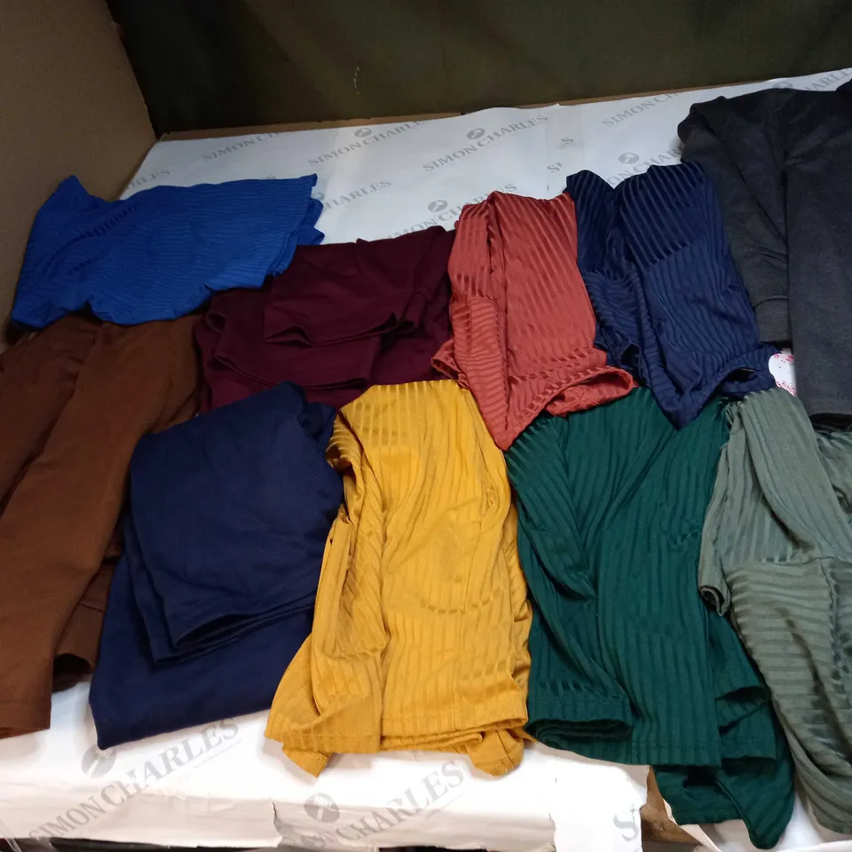 BAG OF APPROX 10 ASSORTED CLOTHING ITEMS TO INCLUDE - MAISON DE NIMES 