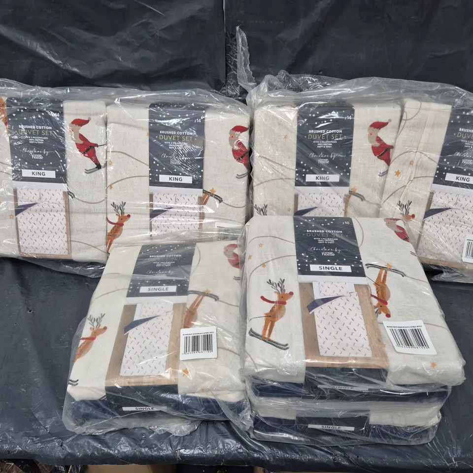 BOX OF APPROXIMATELY 8 ASSORTED BEDDING & SOFT FABRICS ITEMS TO INCLUDE - DUVET SETS