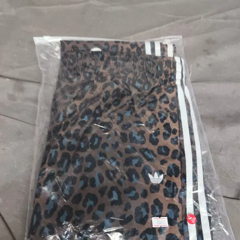 ADIDAS LEOPARD PRINT DRAWSTRING SHORTS – SIZE S