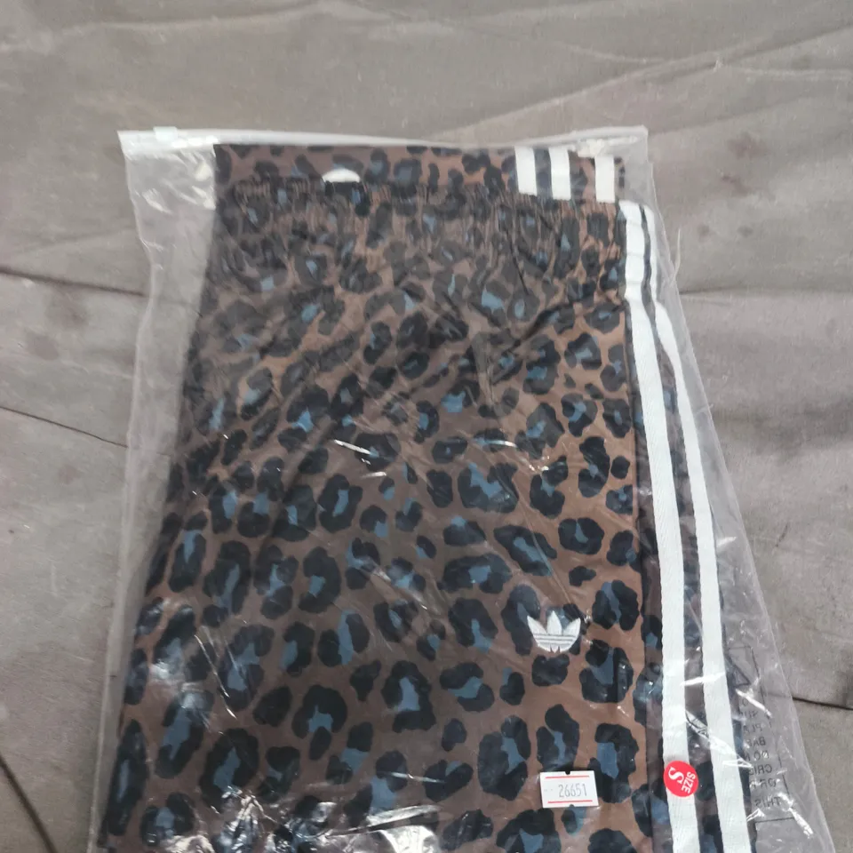ADIDAS LEOPARD PRINT DRAWSTRING SHORTS – SIZE S