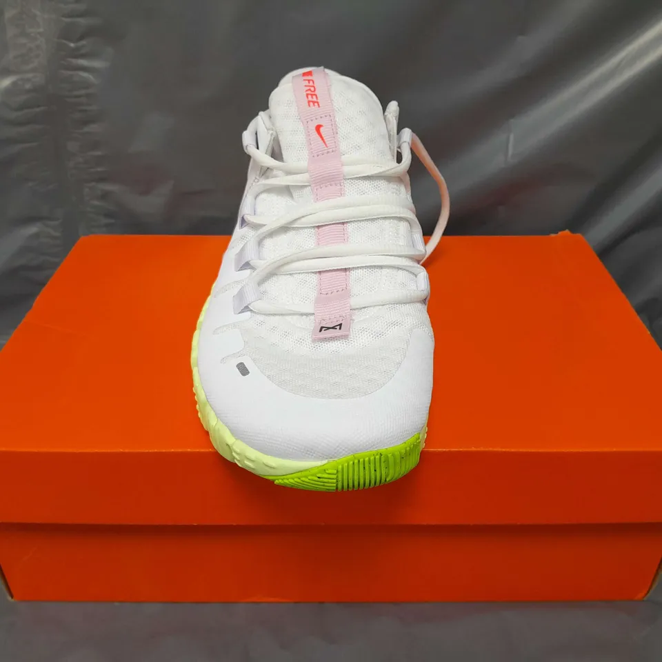 BOXED PAIR OF NIKE FREE METCON 5 SHOES IN WHITE/SEAFOAM GREEN UK SIZE 6.5