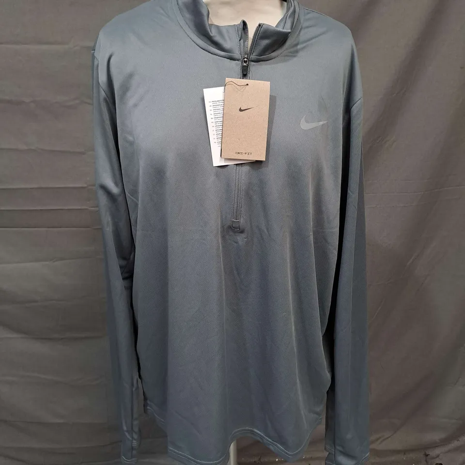 NIKE RUNNING PACER TOP IN SMOKE GREY SIZE L