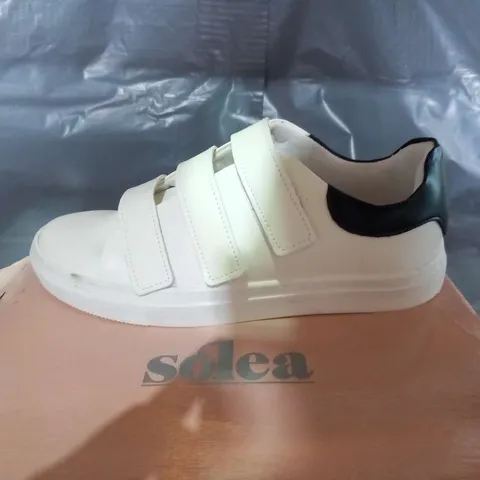 BOXED SOLEA MAVERIC SNEAKERS SIZE 4