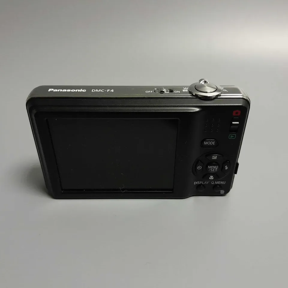 PANASONIC DMC-F4 12MP DIGITAL CAMERA