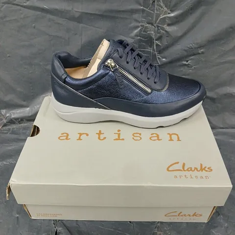 BOXED PAIR OF CLANKS ARTISAN TIVOLI ZIP NAVY COMBI UK 5.5