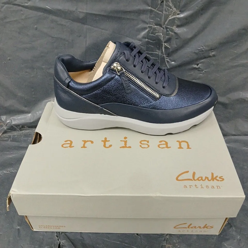 BOXED PAIR OF CLANKS ARTISAN TIVOLI ZIP NAVY COMBI UK 5.5