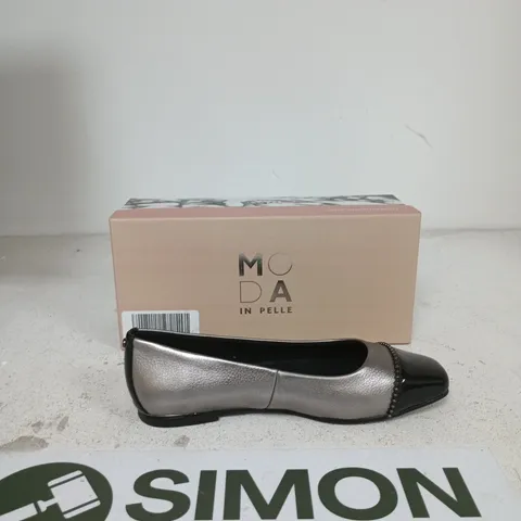 MODA IN PELLE WOMEN'S BALLET FLATS – METALLIC SILVER WITH BLACK PATENT TOE EU SIZE 39