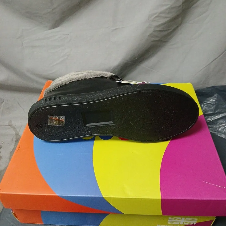 ADESSO ALOE BOOT LIQOURICE SIZE 41 BOXED