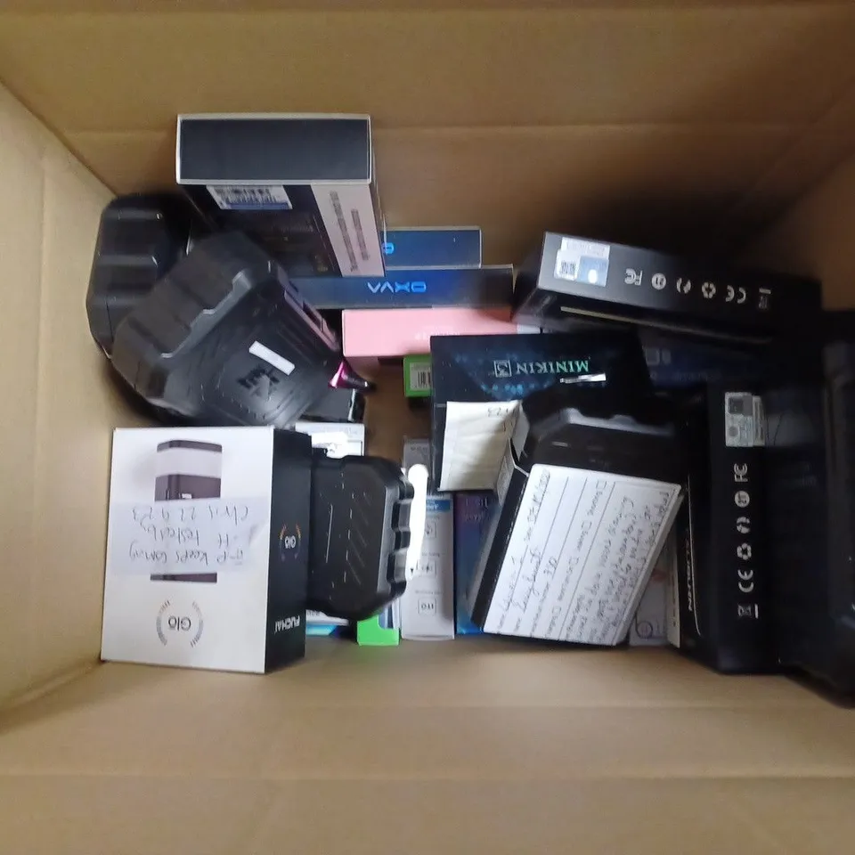 APPROXIMATELY 20 VAPES & E-CIGARETTES TO INCLUDE LOST VAPE URSA POCKET, CALIBRUM A3 POD SYSTEM, VOOPOO MOJO, ETC
