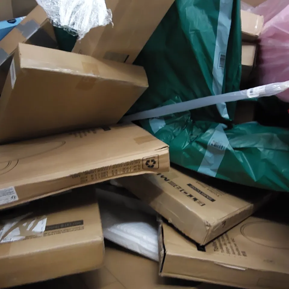 PALLET OF ASSORTED ITEMS INCLUDING: NON-STICK TABLE GRILL, COOKER HOOD, STEAM MOP, WINDOW BLINDS, TOILET SEAT, FABRIC SHOE RACK