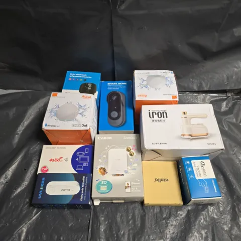 TOTE OF APPROXIMATLEY 8 ASSORTED ELECTRICAL ITEMS TOO INCLUDE SPEAKERS , ELECTRIC IRON , SMART DOORBELL , ETC 