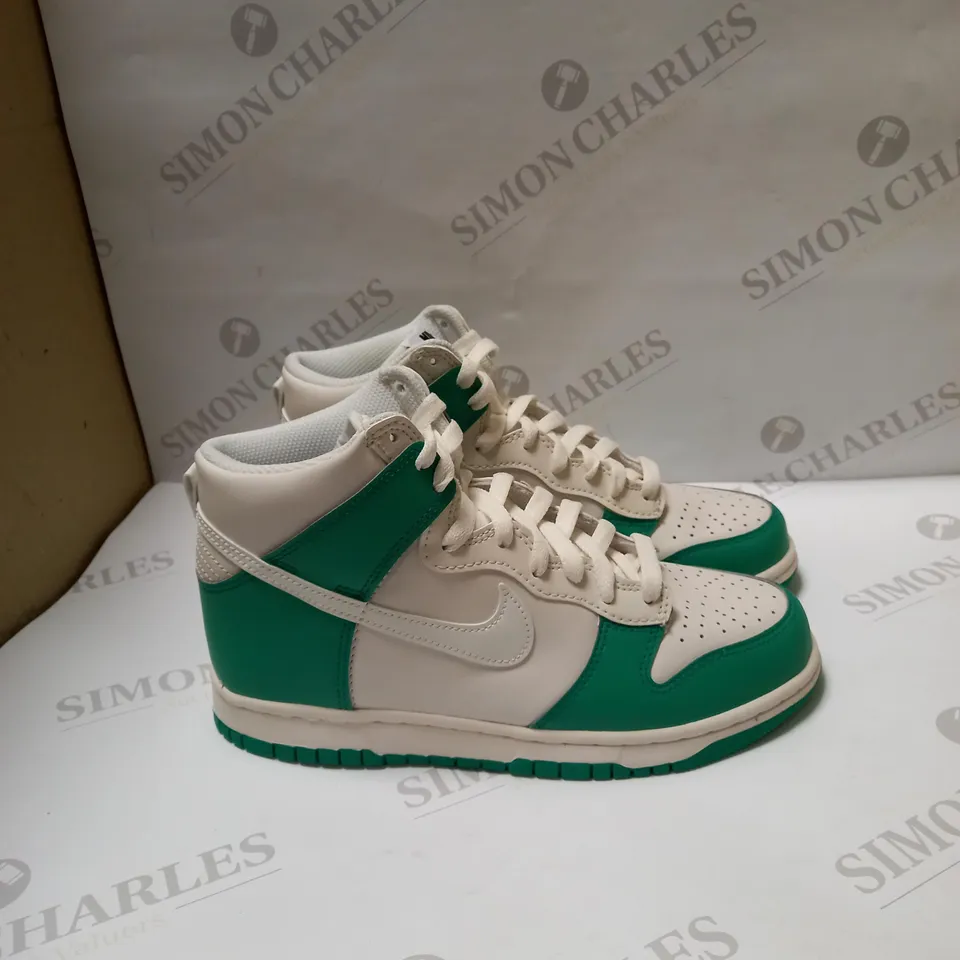 NIKE DUNK HIGH STADIUM GREEN SIZE 6
