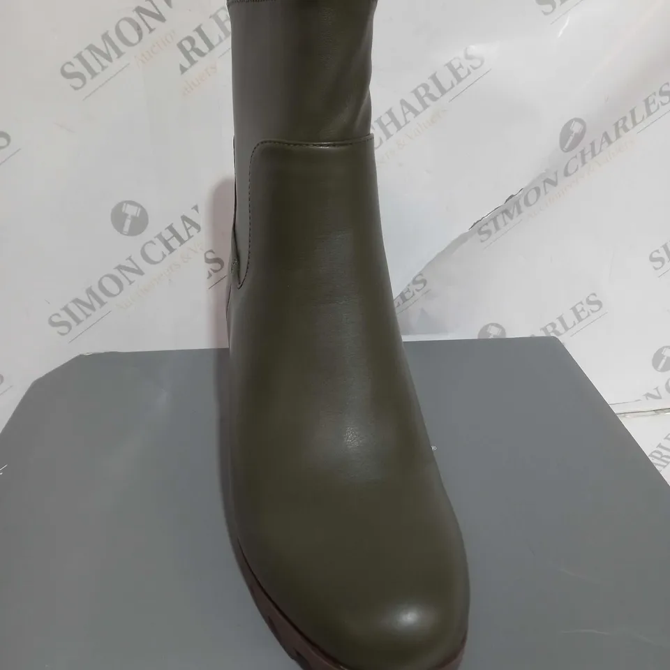 BOXED VIONIC OLIVE HEELED BOOT - UK SIZE 5.5