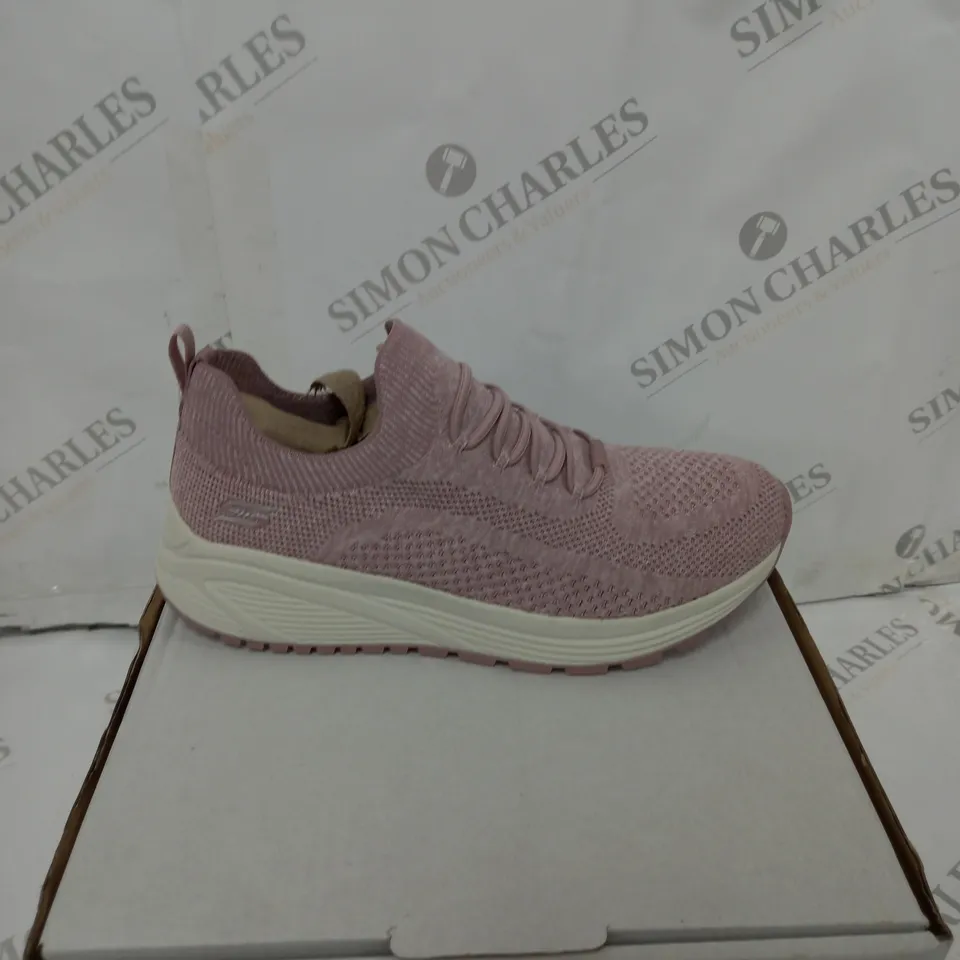 BOXED PAIR OF SKECHERS BOB TRAINERS IN BLUSH SIZE 8