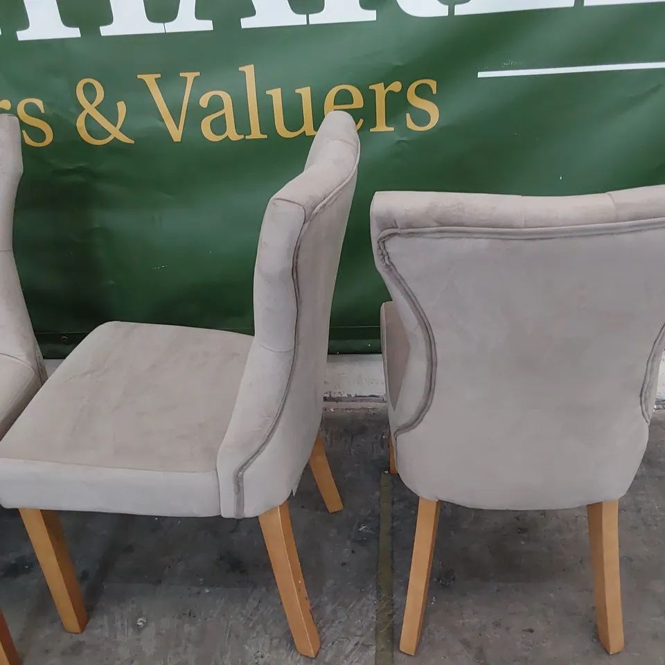 SET OF FOUR UPHOLSTERED BUTTONED BACK DINING CHAIRS LIGHT GREY PLUSH FABRIC ON NATURAL LEGS 