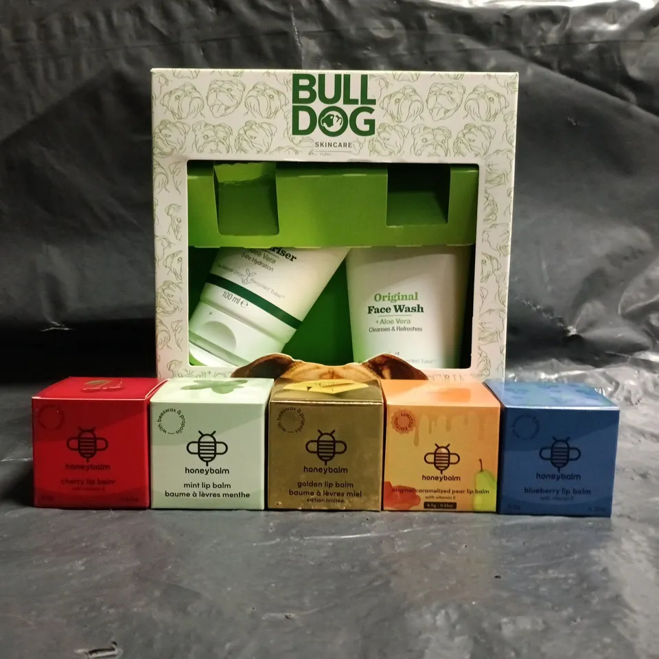 APPROXIMATELY 18 ASSORTED COSMETIC ITEMS TO INCLUDE HONEYBALM, BULL DOG, ETC - COLLECTION ONLY