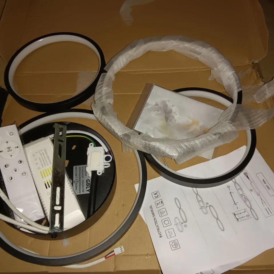 GBLY CEILING LIGHT ON BLACK