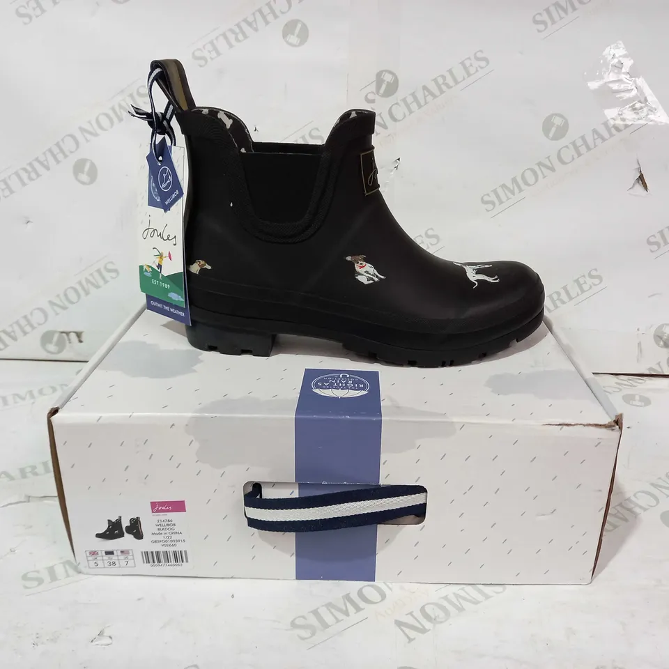 BOXED PAIR OF JOULES WELLIBOBS IN BLACK W. DOG DESIGNS UK SIZE 5