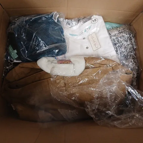 APPROXIMATELY 30 ASSORTED CLOTHING ITEMS IN VARIOUS COLOURS, SIZES, AND STYLES