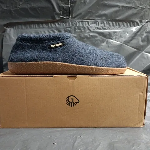 BOXED PAIR OF GIESSWEIN SHOES IN NAVY SIZE UK 9
