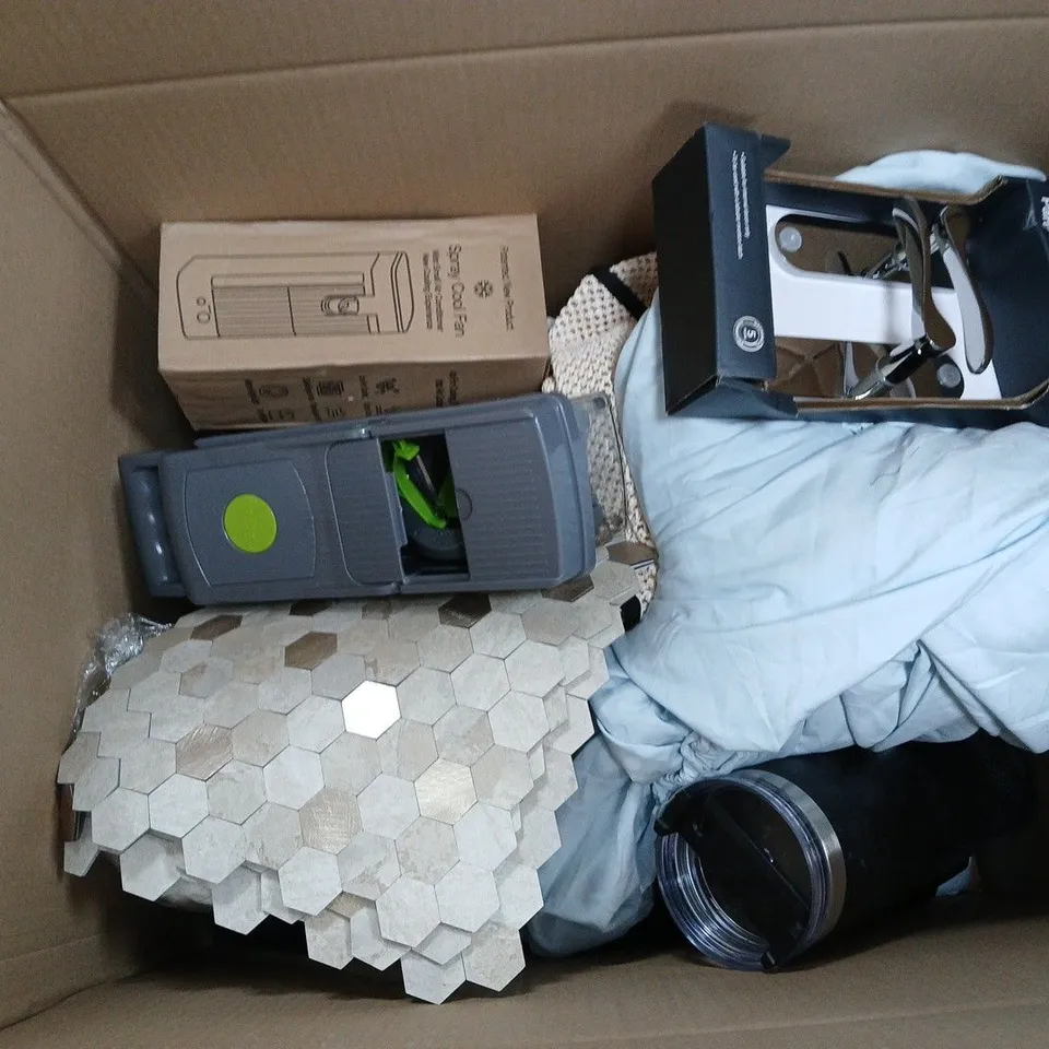 BOX OF APPROXIMATELY 15 ASSORTED ITEMS TO INCLUDE - POOP BAGS, BCOZZY PILLOW, AND WOODEN HANGERS ETC. 