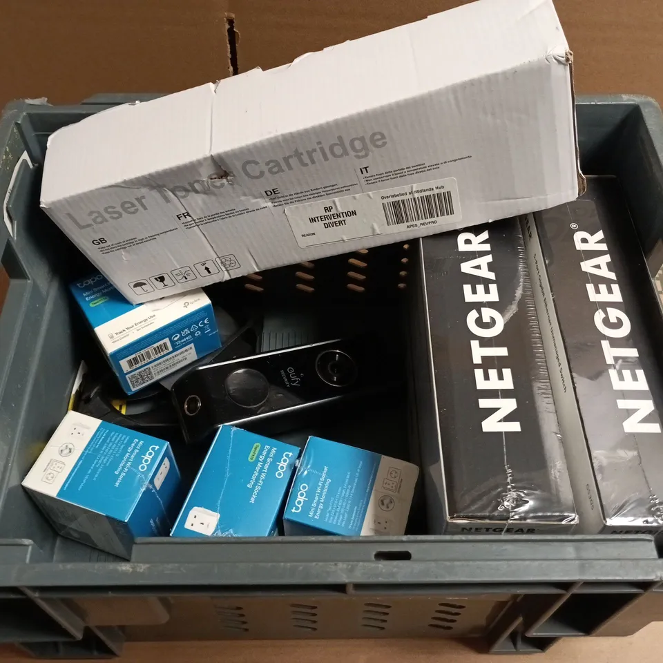 APPROX 5 ASSORTED ITEMS TO INCLUDE NETGEAR NETWORKING GEAR AND LASER PRINTER CARTRIDGES AND GUFY