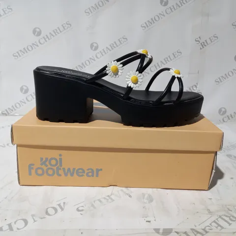 BRAND NEW BOXED PAIR OF KOI VEGAN BLOOMING DAISY OASIS STRAPPY SLIDERS IN BLACK - UK SIZE 7